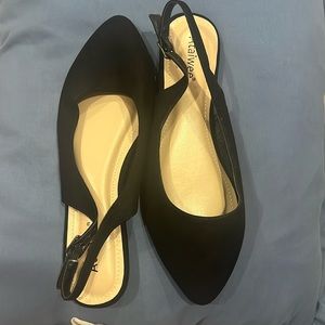 Ataiwee black flat with back strap and point